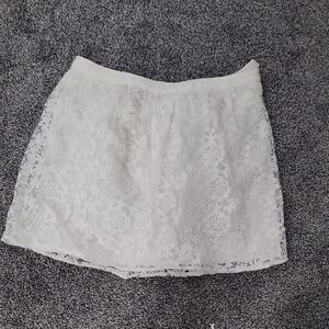 Chic White Lace Mini Skirt